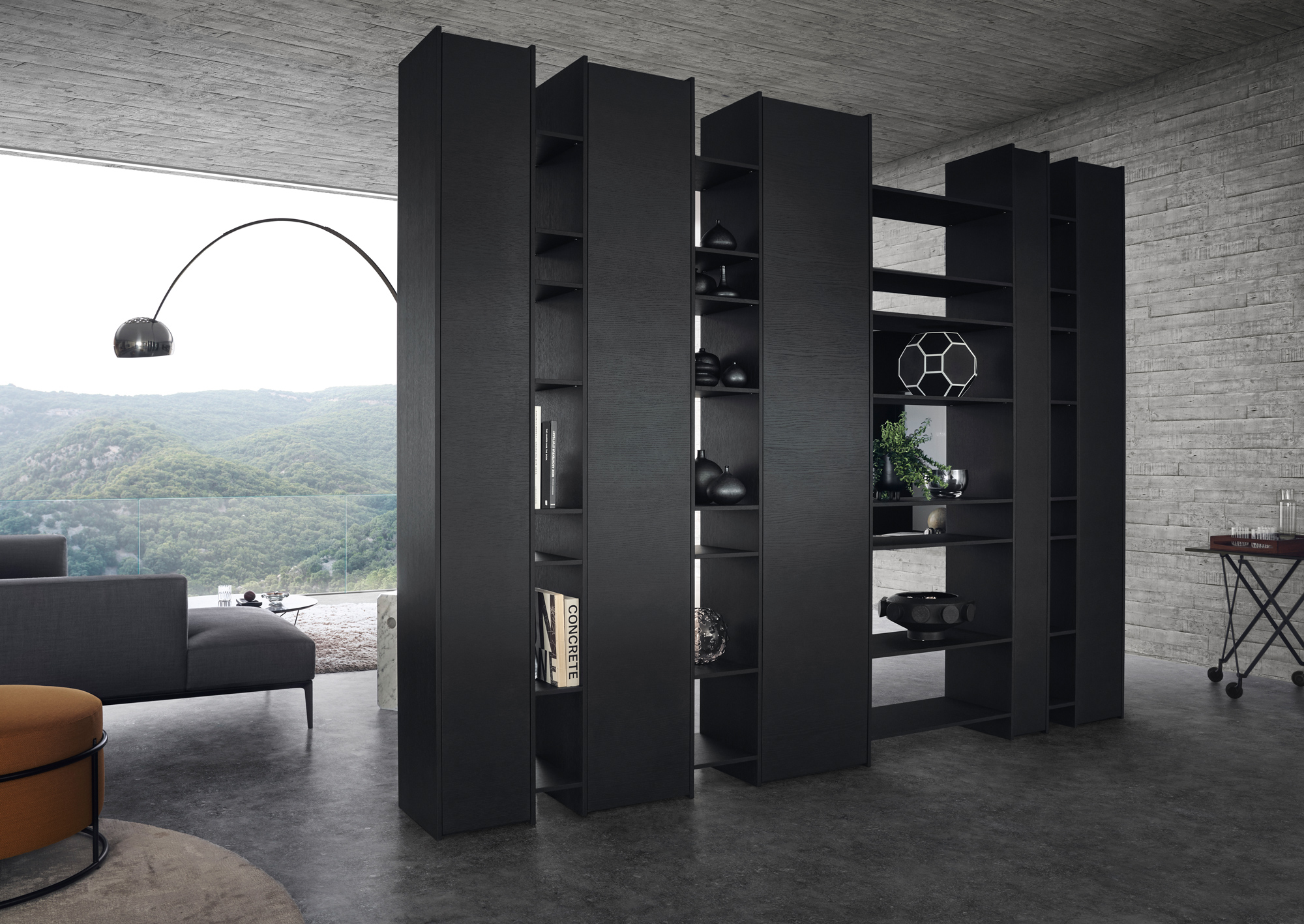 wohnraum2 Moderner schwarzer Raumteiler in minimalistischem Wohnzimmer